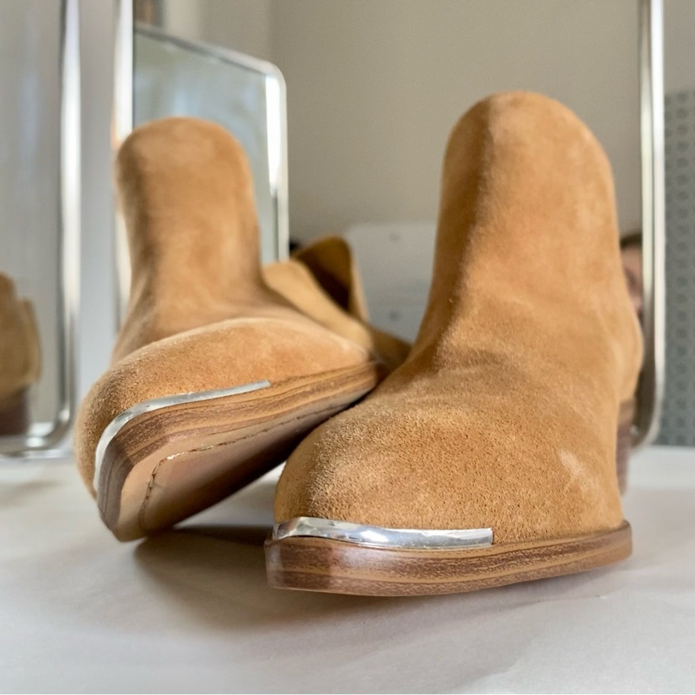 Marc Fisher LTD Yilda Suede Bootie || size
6.5 || Perfect condition